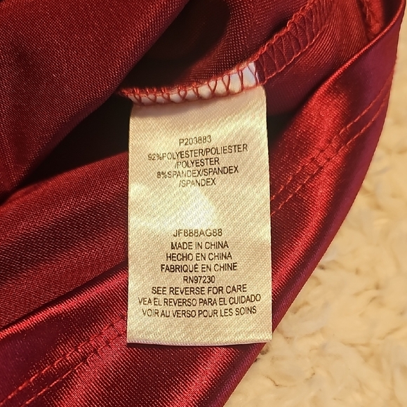 Almost Famous Burgundy Crop Top - Picture 4 of 5